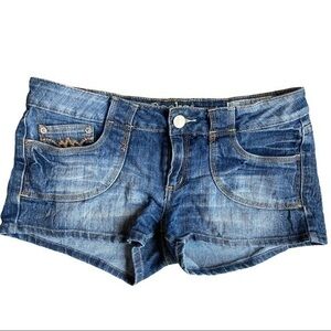 Rocks & Indigo size 9 premium denim jean shorts, see measurements, short shorts
